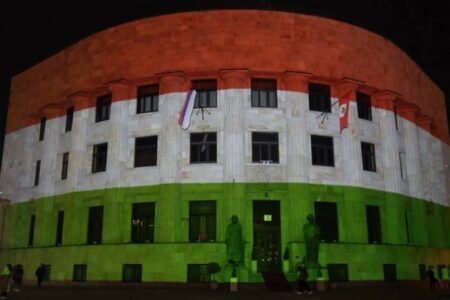 U ČAST POSJETE ORBANA Palata Republike u bojama mađarske zastave