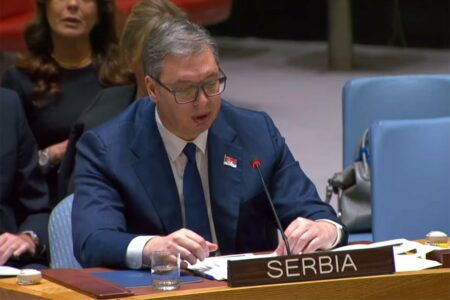 VUČIĆ UOČI DANAŠNJEG GLASANJA O REZOLUCIJI O SREBRENICI: Srbiju i srpski narod ne mogu da uplaše, nikada nisu i neće nikada