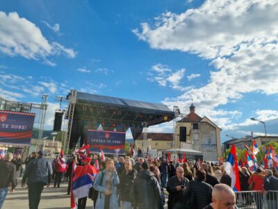 (VIDEO) BRESKVICA NA TRGU KRAJINE „Gnezdo orlovo“ odjekuje Banjalukom pred veliki miting „Srpska te zove“