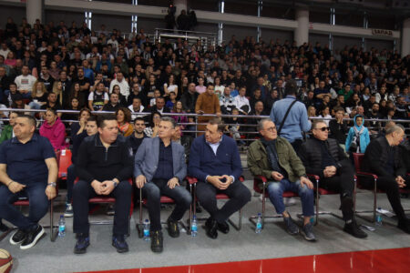PREDSJEDNIK RS U LAKTAŠIMA Dodik prati utakmicu „Igokee“ i „Partizana“