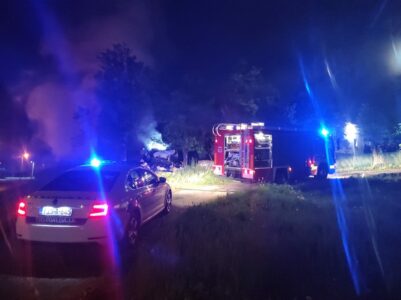 (FOTO) BURNA NOĆ U BANJALUCI Gorio automobil, reagovali vatrogasci