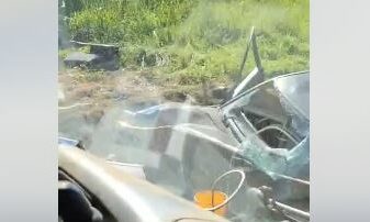 (FOTO/VIDEO) UDES KOD GRADIŠKE U stravičnoj nesreći povrijeđena jedna osoba, automobil smrskan