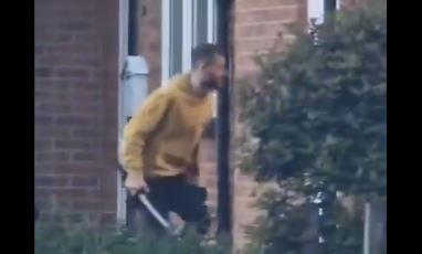 (VIDEO) „HELIKOPTER JE KRUŽIO PODRUČJEM“ Užas u Londonu: Mačetom napadao prolaznike, povrijeđeni i policajci