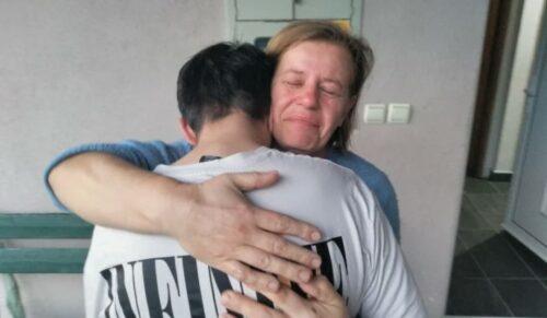 (FOTO) SLIKA GOVORI VIŠE OD 1000 RIJEČI Pogledajte susret majke i Hamze Muminovića (20)