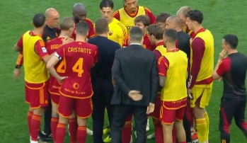(VIDEO) DRAMA NA TERENU Srušio se igrač Rome, utakmica prekinuta