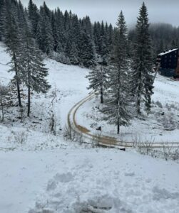 (FOTO) OLIMPIJSKA LJEPOTICA SE ZABIJELILA U PROLJEĆE Aprilski snijeg nije šala: Fotografije sa Jahorine iznenadile mnoge
