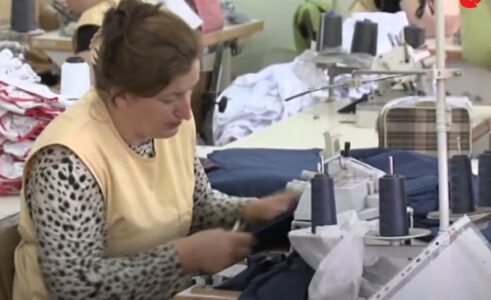OTPUŠTENO SKORO 300 RADNIKA Kriza u industriji tekstila i obuće u Srpskoj uzima danak