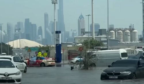 (FOTO) KAKO IZGLEDAJU POPLAVE IZ SVEMIRA Objavljeni satelitski snimci katastrofe u Dubaiju