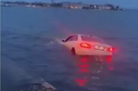 (VIDEO) ČAK NIJE BIO NI PIJAN Automobilom sletio u more