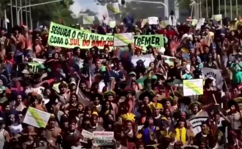 (VIDEO) HAOS NA ULICAMA BRAZILA Hiljade starosjedilaca protestuje protiv vlade