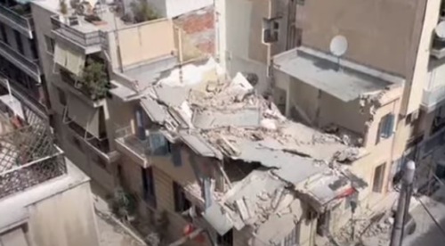 (VIDEO) TRAGEDIJA U GRČKOJ Srušila se zgrada u Pireju, stradao mladi policajac