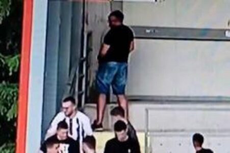 (VIDEO) ŠOKANTNA SCENA U CRNOJ GORI Navijač snimljen dok vrši nuždu na stadionu