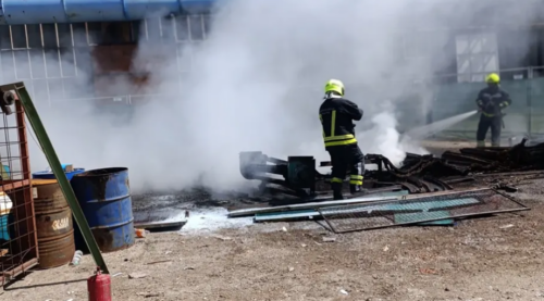(FOTO) POŽAR U BANJALUČKOJ FIRMI Vatrogasci gasili vatru u krugu Jelšingrada