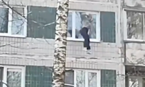 (VIDEO) BJEŽALA OD POŽARA Žena skočila kroz prozor i slomila kičmu
