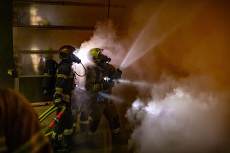 (VIDEO) GORI FABRIKA U BERLINU Otrovan dim se širi, gašenje vatre otežano