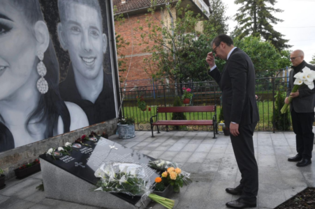 DUBOKA RANA NA DUŠI CIJELE SRBIJE Vučić položio cvijeće na mjestu masakra u Malom Orašju